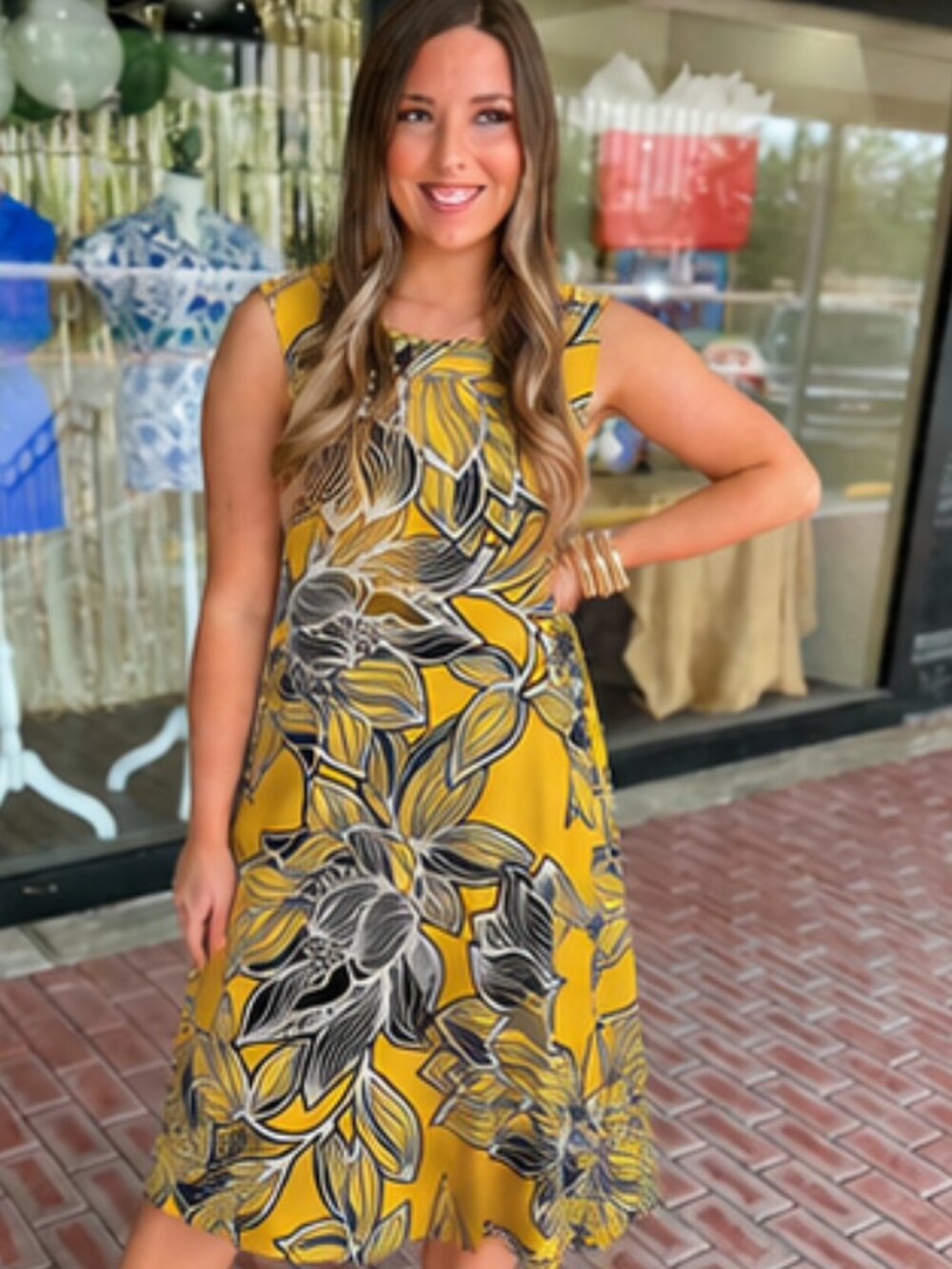 Ivy Lane, Floral Sleeveless Shift Dress - Picture 11 of 11